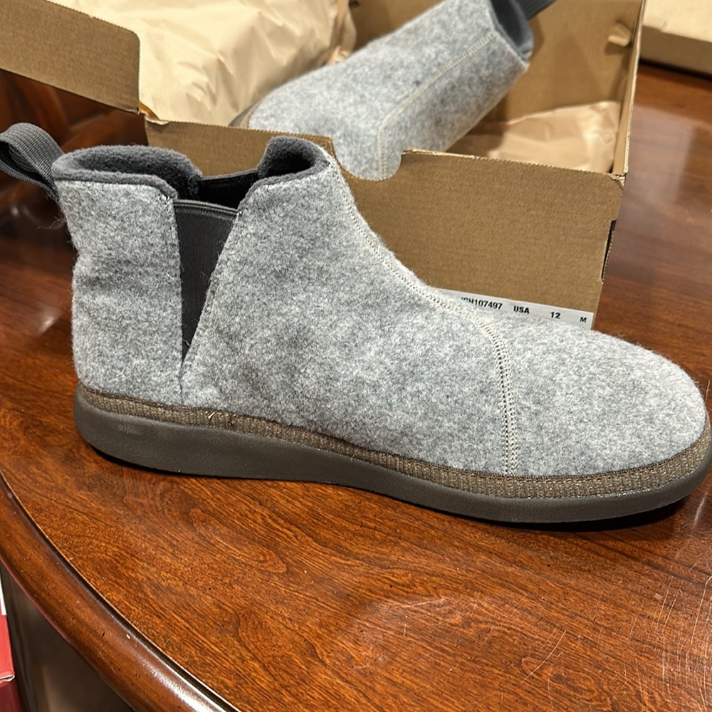 Revel Chelsea V Shoe Gray